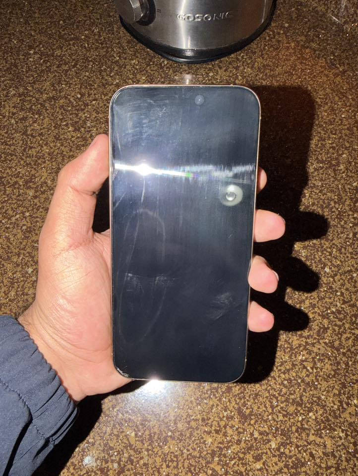 16 برو ماكس شرق اوسط
ذاكرة 256
بطارية 93 مشحون 360مره 
نظيف كلش مابي اي ضرر
سعر 1300 للاستفسار ***********
