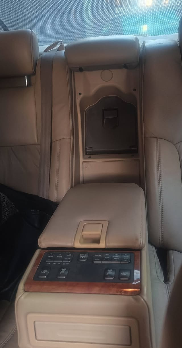 تيوتا كراون رويال موديل 2004 رقم كركوك 3دكم شاصي 82باسمي ثلاجة تبريد خلفي جلد برده خلفيه مع بردات في البيبان الخلفية المكينه صوت رواجز وتبخير تبريد تدفئه شغال كهربائيات مشتاق الجبوري دشبول امارات والفحص محمدغدير مرفق مع الصور السعر 160 وبيهه مجال العنوان النجف الاشرف***********
