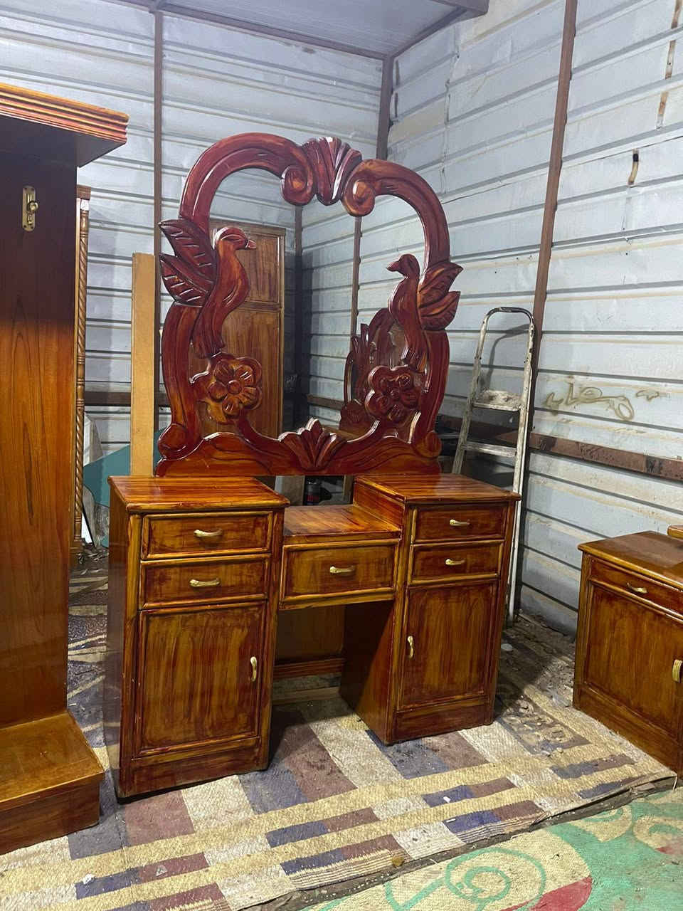 غرفه اخشاب للبيع ست ابواب ملحق صاج داخل وخارج ضهر جرجوبه زاويه كنتوريه السعر 650 الاتصال على الرقم *********** بغداد متواجد واتساب وعندي توصيل بكروه
