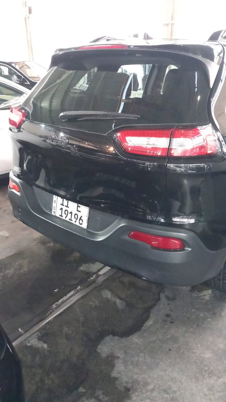 السلام عليكم 
جيب بزون ٢٠١٧ للبيع سيارة حادث امريكا ٣ قطع جاملغ  وبابين وبالعراق ربع قبغ الجنطه بدون ايرباك السيارة ورقم انكليزي مميز 19196
المكان بغداد العامرية 
للتواصل والاستفسار :
***********
