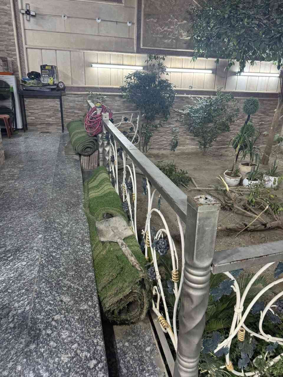 سلام عليكم محجر حديقة نقشه مثل ماموضح بالصورة طول 7 متر مع باب 1 متر والعرض 6 متر للاستفسار الاتصال على الرقم ***********
