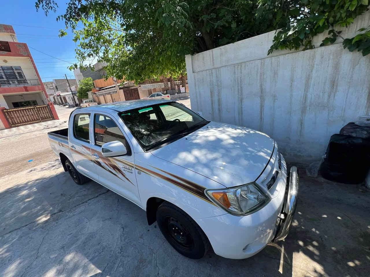 Toyota Hilux 2008 Saudi Arabia 
مەرزیە ٢٠٠٨ سعودی ئەصلی  
دەعامی بۆ دەعامی بەشەرت گێڕ و مەکینە بێ کێشە بێ بۆیاغ هیچی نیە تەنها سێ جێی بچووک ساردە کوتی هەیە ڕەقەم و سەنەوی و هەزە و سێرڤسی هەموو شتی تازەیە شوێن هەولێر
*********** شمشمل, السليمانية

