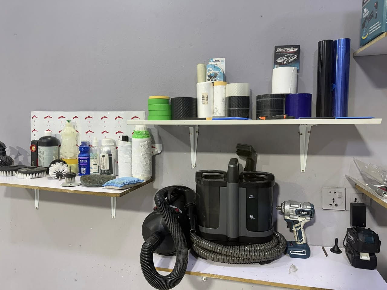 مركز عناية بالسيارات متكامل للبيع غراض بعدها جديده بسعر مناسب سبب البيع عدم التفرغ 
للتواصل 
***********
