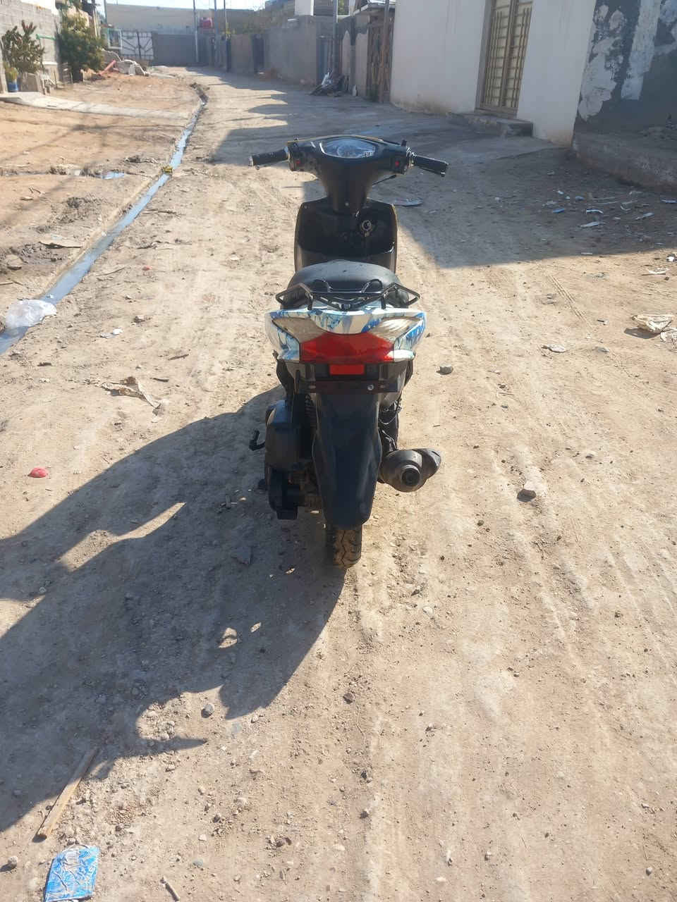 دراجة للبيع نكره سلف كامله من كلشي كهربائيات شلعه فول محرك مامفتوح متوازي على بيعه ***********
