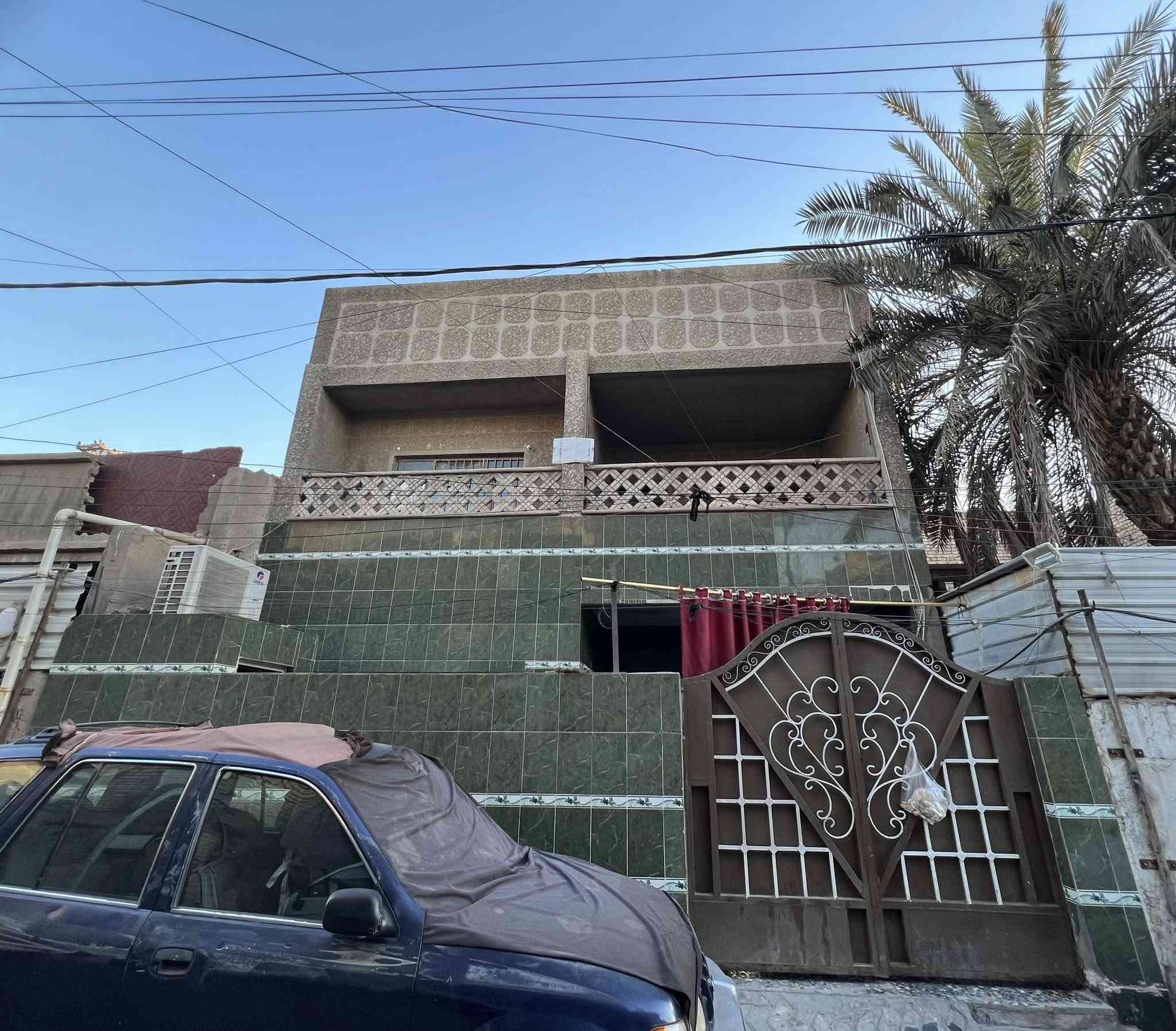 سلام عليكم بيت للبيع مساحة 144م موقع مدينة الصدر قطاع 11شارع الفلاح ثالث فرع السعر والتفاصيل بل خاص رقم الهاتف : ***********
