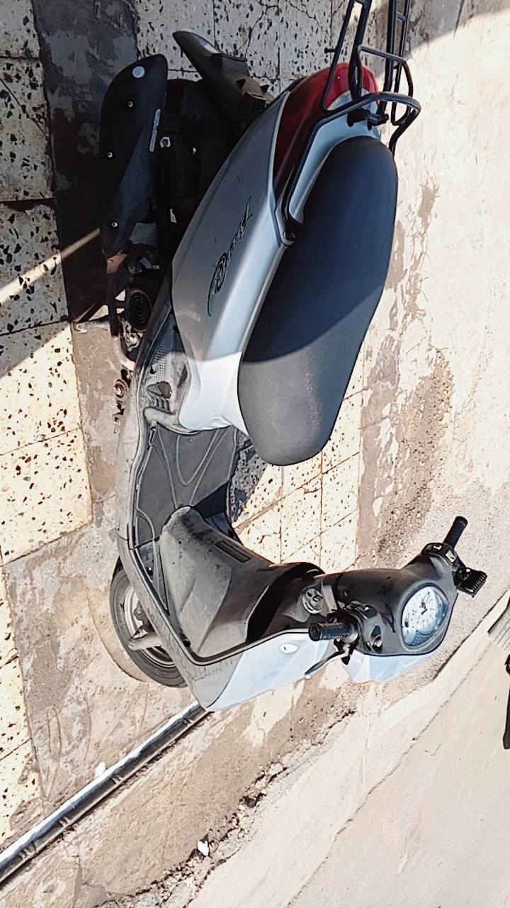 سلام عليكم دراجه بريز رمبه كفاله عامه من كفر لمكينه من كل نواحي صارله سبوعين نازله من رمبه برغي مابيها نقص سعر 800 وبيها مجال حك جيه دراجه مابيها اي نقص جيب فيتر افحص واطلع (مراسله واتساب_***********)
