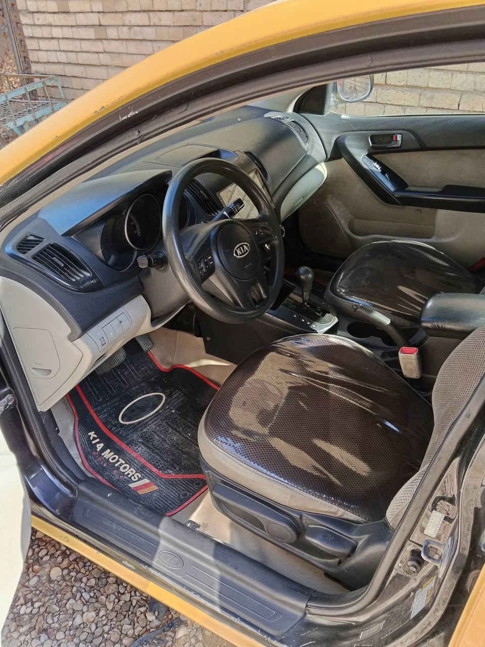 سلام عليكم ورحمة الله 
كيا فورتي 10 أمريكي 
ضربه جملغ وبنيد 
السياره كلها ليبل واحد 
رقم ديالى نكليزي 4ارقام 
كير بي كنترول صفنه فقط ب دي وين ماكن اطلع بيها ميوكفك 
السياره جناهيها اني بس الله شاهد يكولون بيها كصه فخذ لا ماخذ سونر ولا شايفها ابيعلك كدام العين كلب و جيب فيتر وياك وتقتنع ابيعلك بعقد مرور كبل ابصملك ثاني يوم بسمك مصفره هئيه وغرامات 
واذا مراوس عادي الانتره سوناتة خصوصي تكسي عادي 

السعر 75 
خابرني وتدلل *********** واتساب بي
