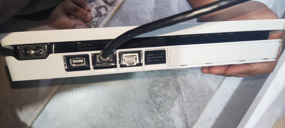 بلي 4سلم  للبيع قطعه نضيفه جدآ مع قرص قراند جديد وجويستك عدد2  القطه تأخذه شرط الضمان مامفترحه  ايشي ايصيرله اني اكفله بسعر 260الف وبيه مجال  للتواصل على الرقم ***********الموقع البصره قضاء شط العرب
