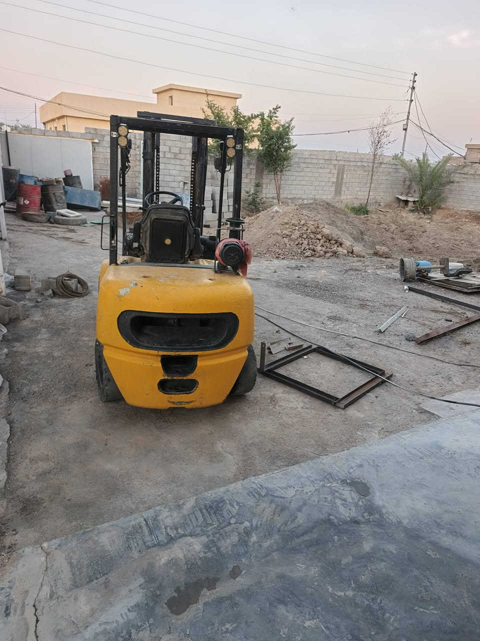 سلام عليكم للبيع شوكية كوماتسو كير مكينة ازوزة كفالة عامة بلادية ٣طن مكن بغداد المدائن سلمان بك الستفسار ***********
