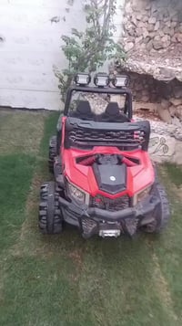 سيارة أطفال • شحن بشاحنات • نظيفة