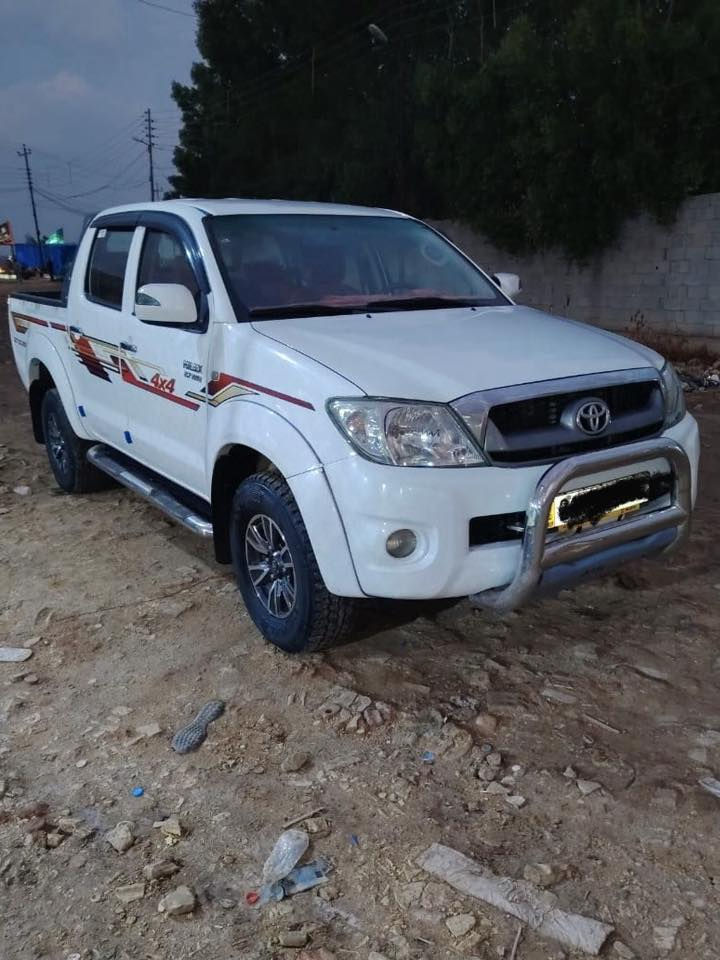 السلام عليكم 
بيكم 2010 رقم سليمانية دولي بأسمي شرط التحويل السيارة گير اوتوماتيك دفع رباعي تم اضافة منظومة غاز 
مكينة مجفتها بإيدي السيارة جديدة بيها الباب الخلفي مبدل بلادي 
السعر 200 وبيها مجال 
متواجد في بغداد 
للأستفسار الاتصال ***********
