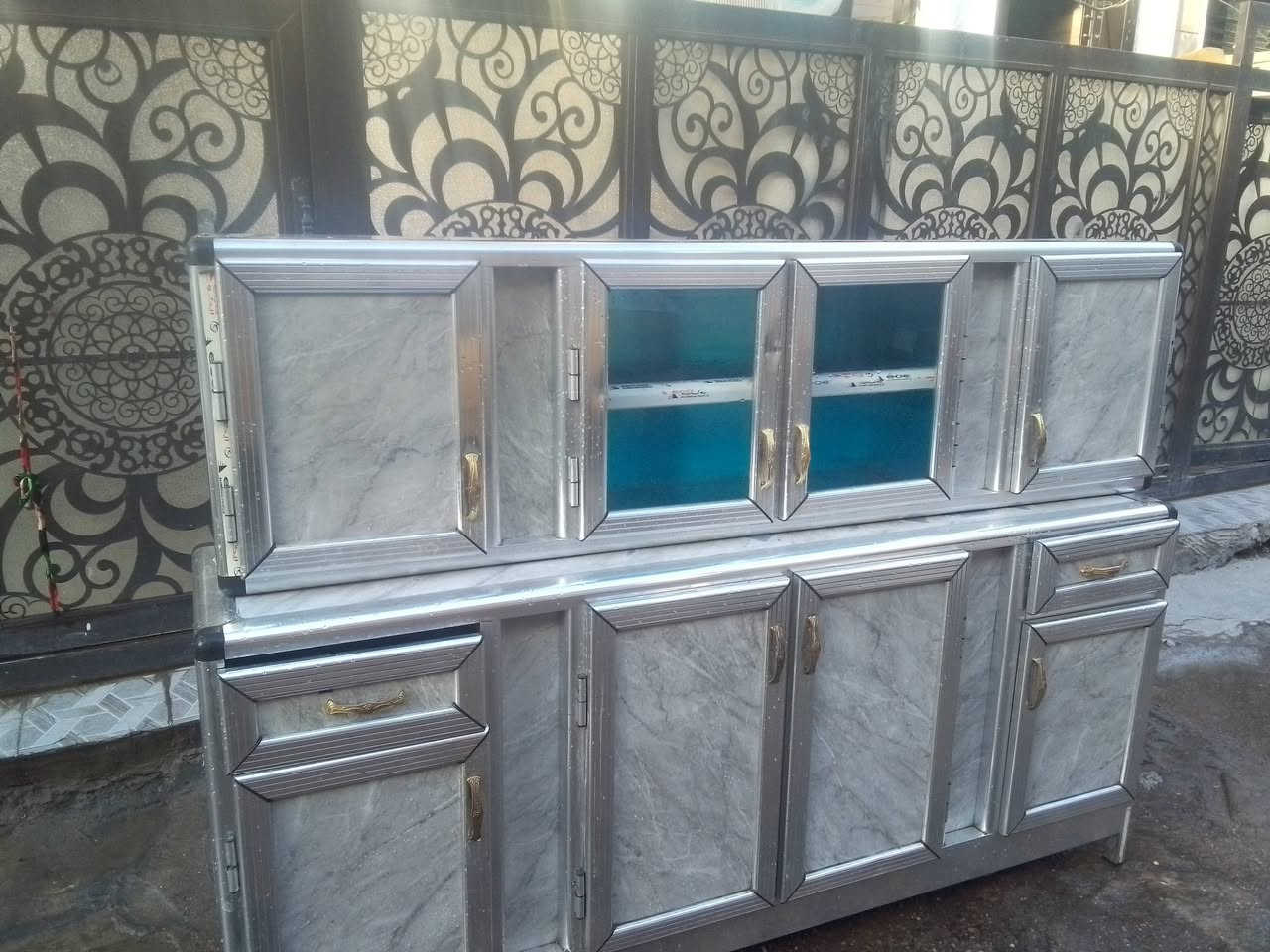 سلام عليكم للبيع كاونتر نظيف سعر 250وبي مجال *********** مكان بغداد صليخ الجديد
