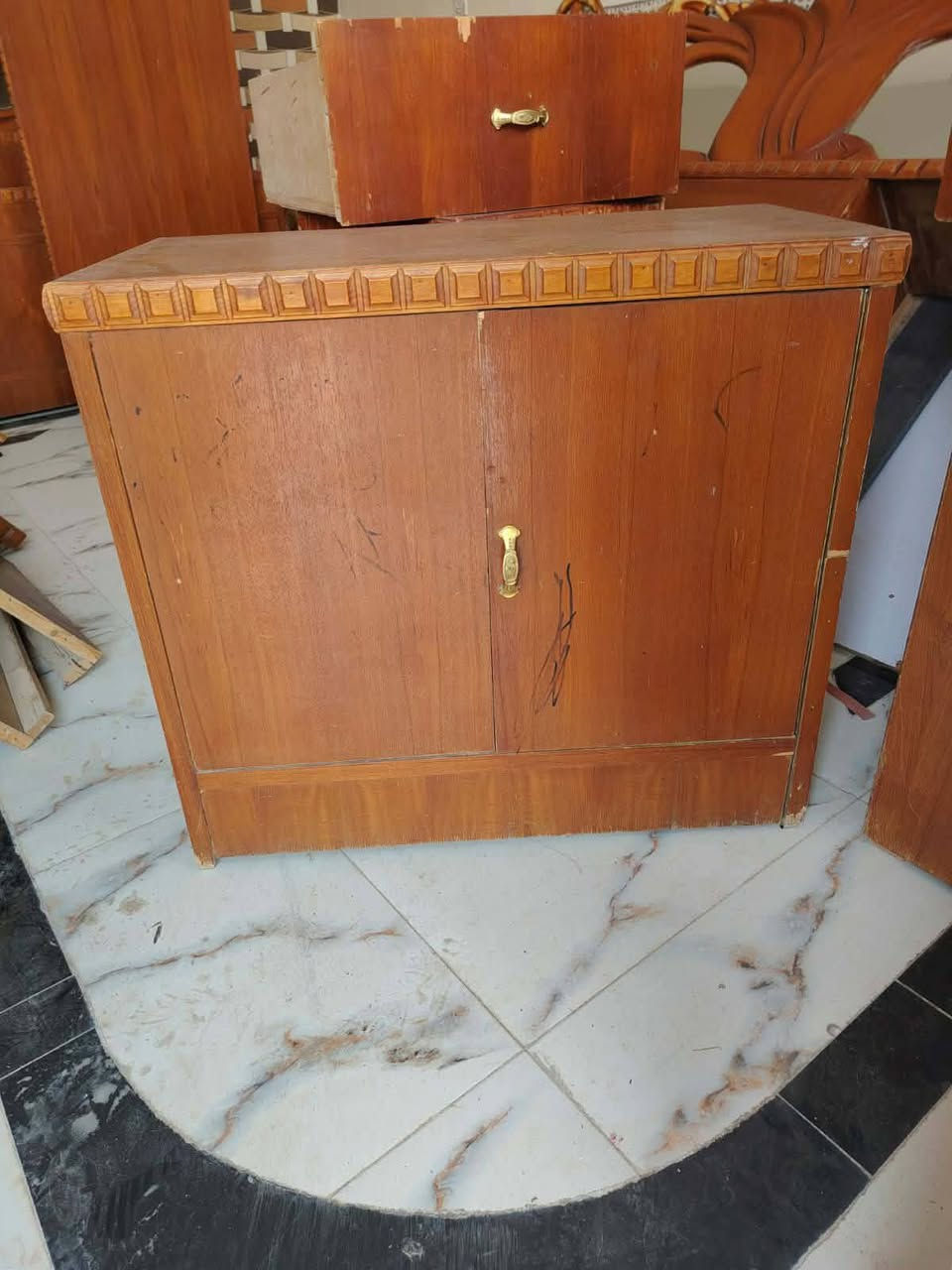 اثاث منزلي باانسب الاسعار للاستفسار اتصال او مراسله واتساب ***********
غرف نوم
ميز طعام
تخامه
غرف اطفال
مراجيح
صوبات
طباخات 
وكافه الاغراض المنزليه  واستبدال الاغراض وشراء المستخدم
