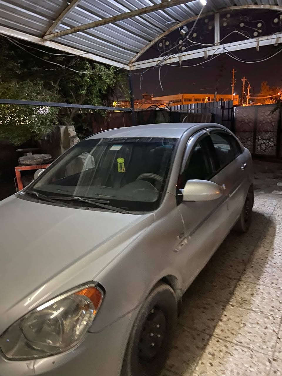 السلام عليكم …
اكسنت خليجية 2009 

محرك 1.6 خير من الله 

السيارة جاهزة تشغل وتطلع مابيها اي نقص

حداديتها مرتبة وزينة 

كهربائيات جاهزة ومابيها اي نقص

كير محرك مكفولات

تبريد ثلج تدفئة 

نسختين سويج مع سنتر شغال

بيها باب خلفية معمرة بدون تكم وجاملغ مثل مموضح بلصورة

غير الي ذكرتة مكفولة من كلشي 

غرفتها نضيفة كلش 

مدوشمة كشن جلد 

رقمها بغداد 
للتواصل على رقم الهاتف 
***********
***********

السعر 85$
