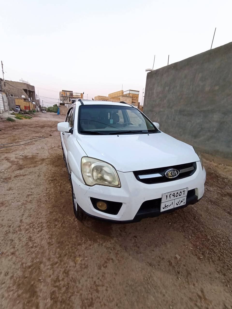 السلام عليكم 
كيا سبورتاج للبيع 
موديل 2010 خليجي رقم اربيل 
السيارة فول مواصفات من شاشة وفتحة حساسات وغيرها 
تخم تاير جديد تبريد ثلج
السيارة بيها بس اربع أصابع بارد ب قبق الجنطه واضح بالصور + المكينة شويه ضعيفه بس بدون تنقيص و الباقي كله كفالة 
السيارة أحله من الصور بهواي 
السعر 118 بيها مجال 
مكان السيارة 
بابل القاسم 
للاستفسار 
***********
***********
