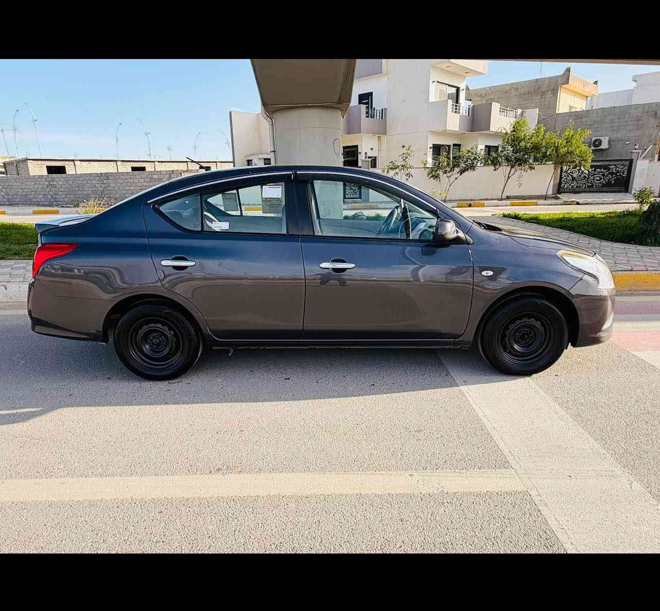 للبيع نيسان صني هندي 
موديل 2020 
السعر مناسب 
سياره جديده مكفوله لا صبغ لا تعديل ولا تبديل 
غراض الشركه كله موجود 
كير ومحرك شرط بدون عيب 
مكاني كركوك 
***********
*********** كركوك, العراق
