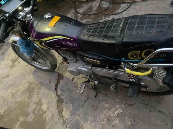 السلام عليكم 
دراجه تايكر 
موديل 25
وضع بلاد كلشي شغال شاشه  سماعات اشاير كل كهربائيات شغاله 
السعر 620 وبيها مجال اتصل وتدلل***********
