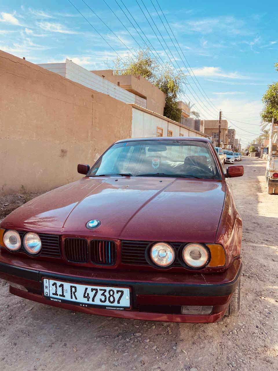 السلام عليكم 
BMW 525 
موديل 1990 مسكر 
باسمي تحويل شوكت متريد 
السيارة جاهزة من كلشي ✅
تدفه وتبريد ثلج ❄️ قطعتين
جام أربعه كهرباء ✔️
فتحه سقف✨
السياره ما ناقصه كلشي بس تصعد وتمشي 
وهاا اني مصوره بدون غسل وره الغسل تخبل والله وبالعافيه عل ياخذه 

مكان السياره بغداد ابو غريب  
السعر اتصل وادلل 
***********
موجود واتساب 
ربي يوفق الجميع
