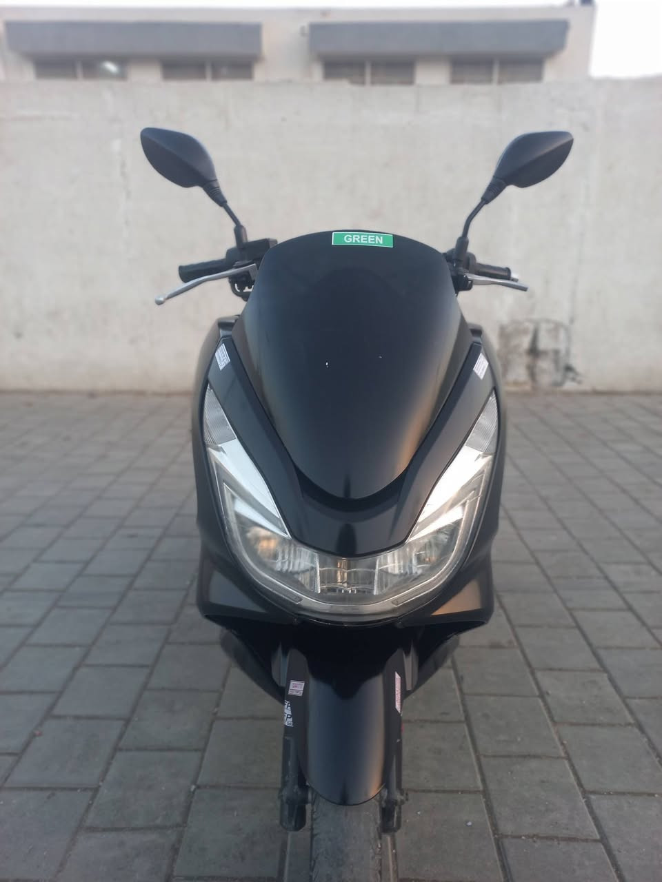 السلام عليكم دراجه بي سي اكس جيل ثاني
 مكينه ١٢٥ خير من ألله 
كهربائيات كيجات كله شغاله
 شلعه معدل فول تراي وين ميعجبك 
السعر مليون وربع مكاني بغداد حي النصر 
***********
