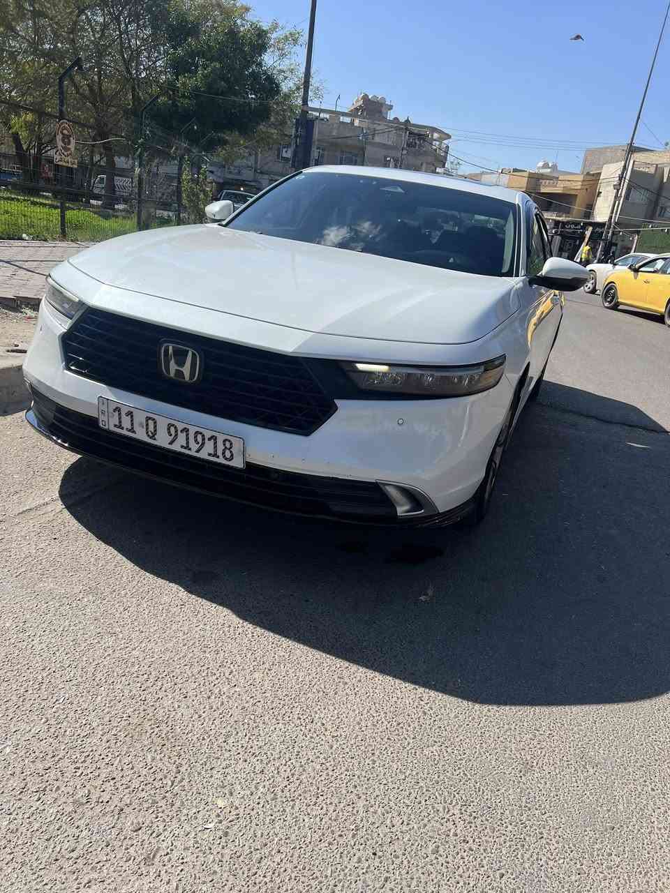 هوندا أكورد تورنك  اعلى موصفات بالهوندا (2023)🔥🔥
⚡ هايبرد (Hybrid)
🛠️ محرك 2.0 لتر + محرك كهربائي
🔥 قوة عالية مع صرفية بنزين ممتازة
⚙️ ناقل حركة e-CVT أوتوماتيك
🚘 دفع أمامي
🌞 فتحة سقف كهربائية
🪑 مقاعد جلد أصلية
🔌 مقاعد أمامية كهرباء
🔥 تدفئة تبريد مقاعد أمامية
💺 ذاكرة مقعد السائق
📺 شاشة وسطية كبيرة تعمل باللمس
📱 Apple CarPlay و Android Auto
🖥️ شاشة عدادات رقمية إلكترونية وشاشة اعطال إلكترونية 
🔊 نظام صوت BOSE الأصلي
🔋 شحن موبايل لاسلكي
🔑 تشغيل بالبصمة  
📡 تشغيل عن بعد
🚪 دخول ذكي بدون مفتاح
🛡️ نظام Honda Sensing الكامل
📡 رادار أمامي ورادار خلفي 
🛣️ مثبت سرعة تفاعلي
⚠️ تحذير الاصطدام
🧭 مساعد الحفاظ على المسار
👁️ نقطة عمياء
🚧 تحذير الخروج عن المسار
📷 كاميرا خلفية متعددة الزوايا
📍 حساسات أمامية وخلفية
💡 أضواء LED أمامية وخلفية
🛞 ويل قياس 17 تخم تاير جديد
❄️ مكيف أوتوماتيك ثنائي المناطق
🛑 فرامل كهربائية + Auto Hold
الحادث 👇🏻
شاشة رقمية على جامة داته شو
السيارة بية بابين عكس سايق مبدلات اصلي من امريكا استوردتهن ونصبغن بسبب نقل وشخوط 
بدون دواخل 
الجاملغ الخلفي صبغ   
الداخل جلد بالكامل النواعم والكشنات والأبواب 
بيها أرضياتها الاصليه وأرضياتها الثانويه الحوضية 3D
السعر 188 

رقم الهاتف 
بغداد حي الاعلام  
***********
