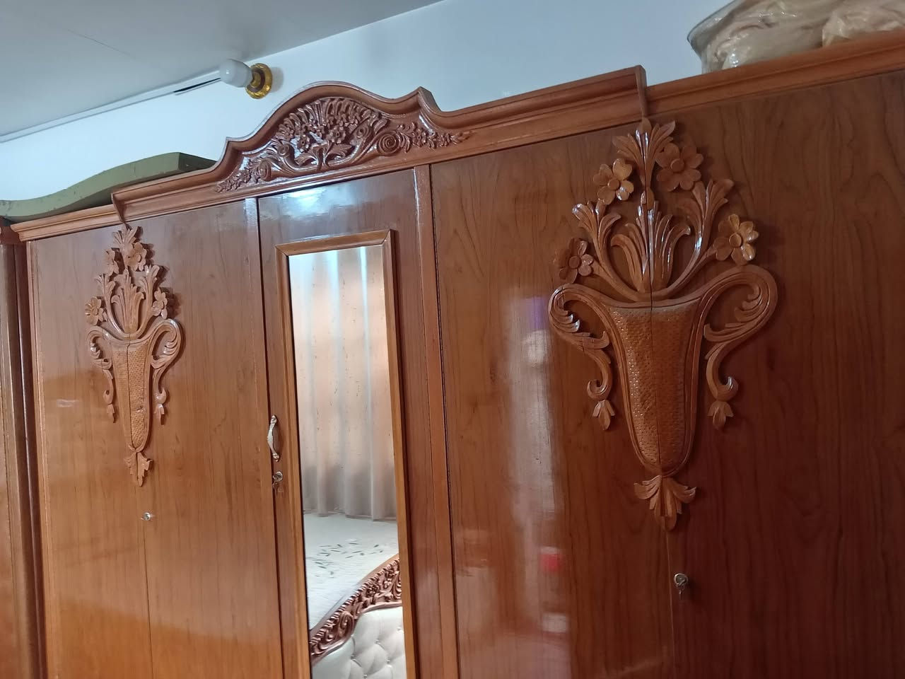 غرفت اخشاب عراقي المكان نجف استعمال ٧ أشهر ولكعبه صارت عليه ٣ مليون جديده لسعر مليون ونص قفل ***********
