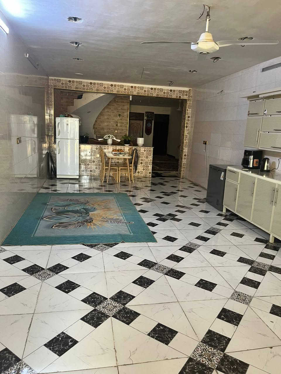 بيت للبيع ( طابق واحد ) زراعي سند (٣٥)
الموقع الصابيات يبعد عن الكاظمية ١٠ دقايق فقط مساحتة ١٢٥٠ متر ( نص دونم ) المبني منه ٢٧٥ متر مع ارض امامية مساحتها ( ٧٠٠) متر 
والأرض الخلفيه (٤٠٠) متر يتكون من مطبخ مساحته ٧٠ متر 
الاستقبال مساحتها ٧٠ متر 
الحولي ٧٠ متر
غرفه سويت مساحتها ٥*٤
غرفه ٥*٥
غرفه ٣*٢
الحمام ٢*٣ مع ممر
السعر 175 وبي مجال
***********
