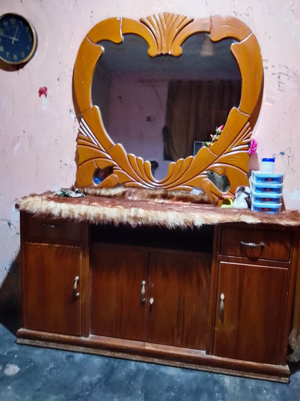 سلام عليكم مكلف بنشر غرفه كامله مكان القائم سعده رقم ***********
