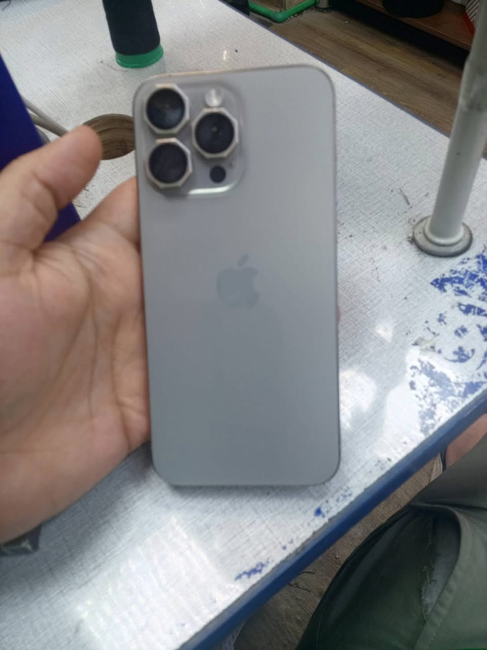 ايفون ١٥ برو ماكس ٢٥٦ شرق اوسط نضافته ١٠٠٪ جهاز جديد مكاني بغداد الجديده شارع المسبح اريده مراوس اب 16 شخط مابي رقمي *********** وياه بس كيبلل شحن كارتونته ضايعه
