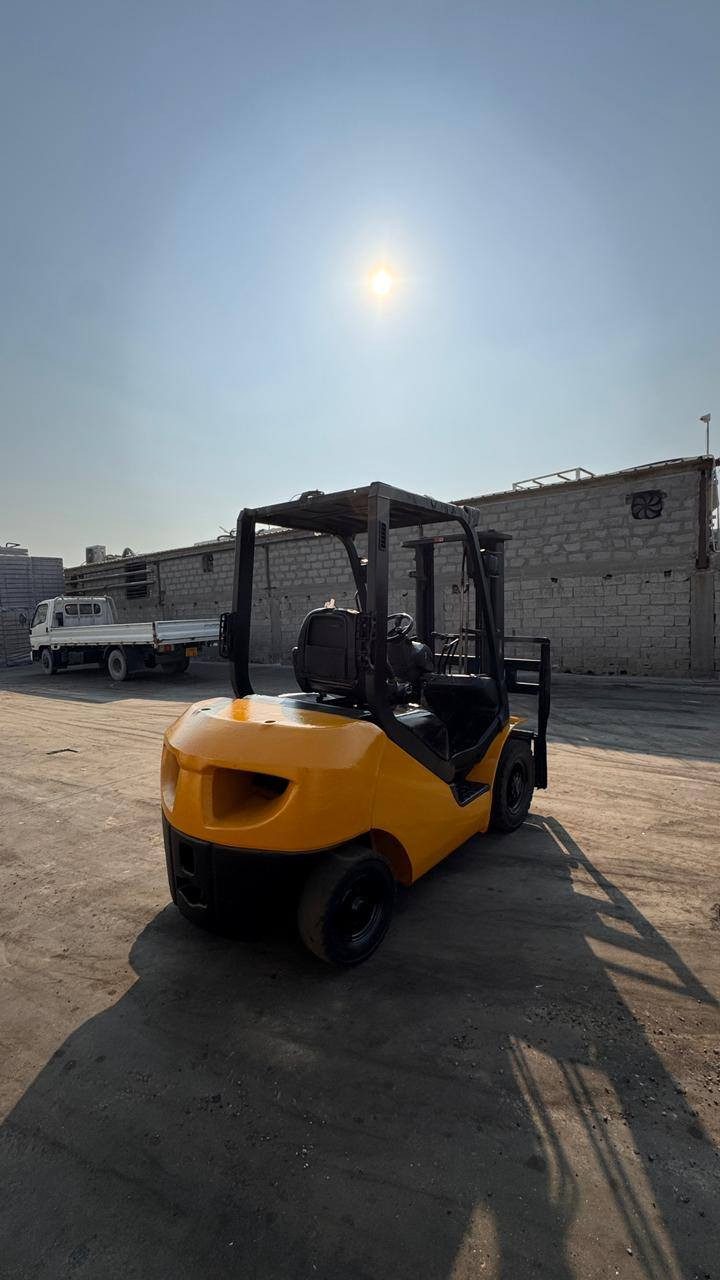 كوماتسو 2006 2طن ونص  للبيع السعر 100ورقه العنوان عويريج بغداد ما متواجد  ع الفيس ***********
