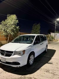 للبيع  دوج كرفان  موديل 2016 ضرر قطعتين  سيارة ب اسمي  سعر 145$ رقم ال...