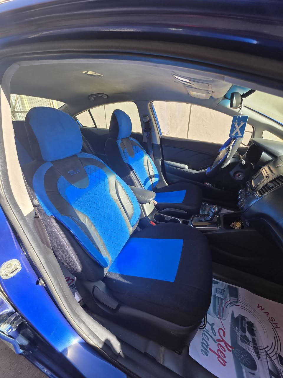 السلام عليكم فورتي 2017 للبيع
محرك 2000 
4 سلندر 
نص فول
كير ومكينة خير من الله 
كاميرا خلفية وتحكم ستيرن Drive mode
تبريد وتدفئة ممتازات 
السعر 120 وبي مجال قليل 
الرقم ***********
