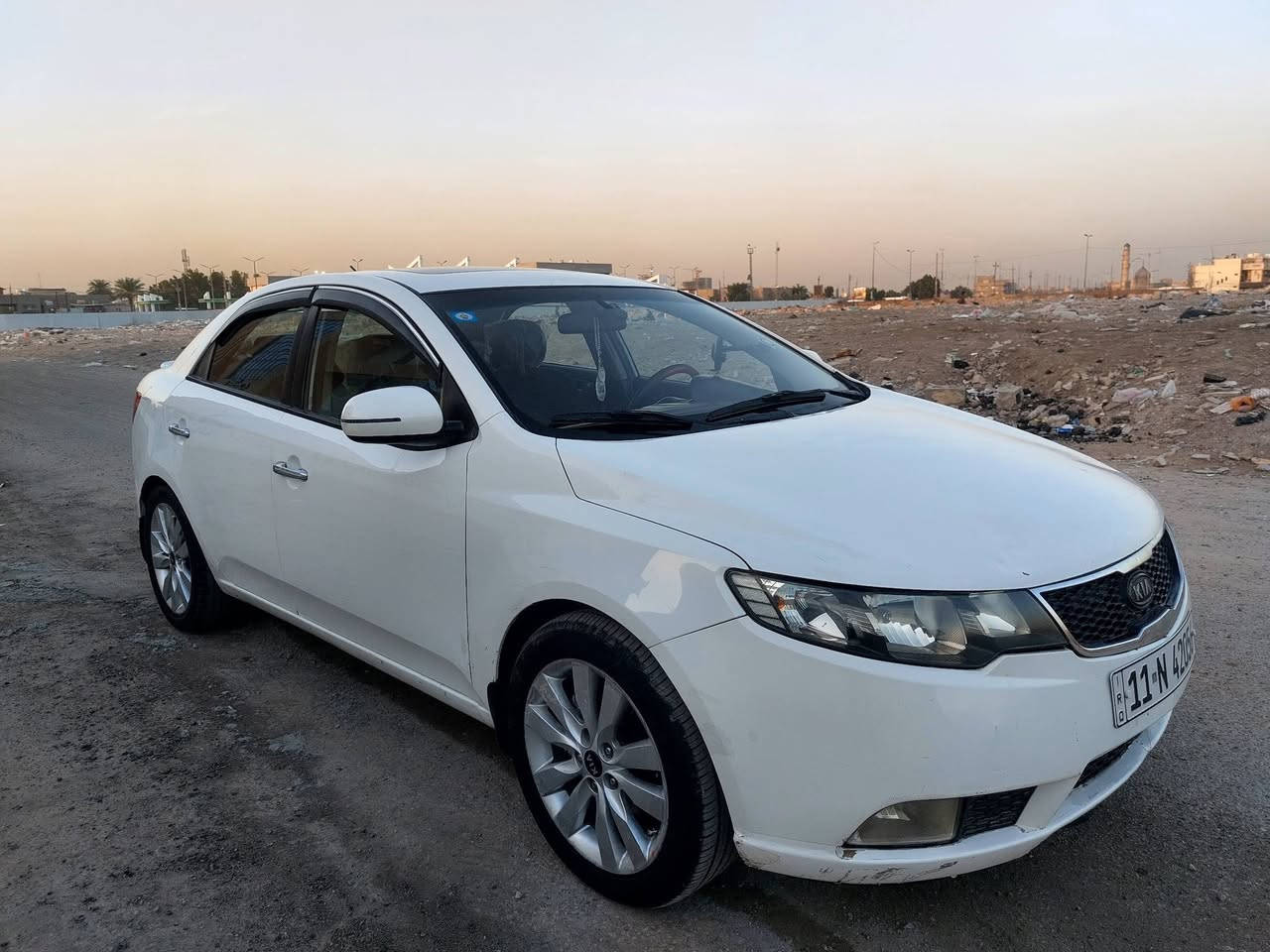 سيراتو 
السلام عليكم ورحمة الله وبركاته 
سيراتو خليجي 2012 فول مواصفات 
محرك 1600 دوش المرغوب 
كير AT المرغوب 6 نمر 
السيارة بأسمي تحويل ثاني يوم سنوية 2027 
رقم بغداد الجديد و هزة كاملة 
فتحة سقف 
اشاير بالمري 
المري شفط كهربائية 
حساسات خلفية 
ويل حجم 17 
تحكمات ستيرن جهتين 
شفتات بالستيرن
يدات نيكل 
شاشة أصلية ب 200 الف 
داش كام امامي خلفي اصلي ب 100 الف 
بصمات 2 شغالات جديدات
و وحده قديمة هم شغالة بس تتبرمج 
صدر امامي خلفي 80% 
كير و كهربائيات مكفولة  
باتري جديد 
فيت بم جديد 
تايرات أمامية جديدة 
ملاحظة : السيارة بيها بداية كازكيت 
الجاملغ الامامي الايسر مبدل بجديد اصلي
و السونار مرفق بي كل التفاصيل 
السيارة نصبتها تخبل و بالعافية على الياخذها 
السعر 108 بي مجال للطيبين 
سبب البيع اريد اشتري زيرو
مكاني بغداد البياع منطقة الري 
غير متواجد على الفيس 
رقم ***********
