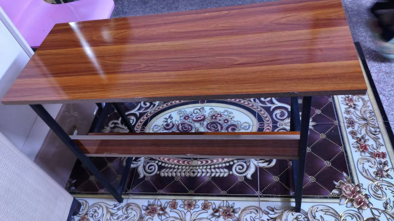 السلام عليكم ميز +كرسي للبيع 30الف مكاني بغداد نهايه حي اور موجود توصيل ***********
