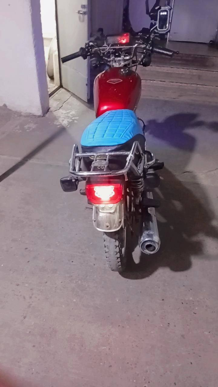 سلام عليكم ايراني 5كير 2023 الدراجه مكينه مامفتوحه ابد كهربائيات شغاله نكره سلف شوكت متجي بيها تانكي جديد ضفيره جديده هورن سيدان تأيرات جدد زنجيل جديد بكره جديد الدراجه كامله كبل لشارع ب550 وبيها مجال حك الجيه ***********واتس
