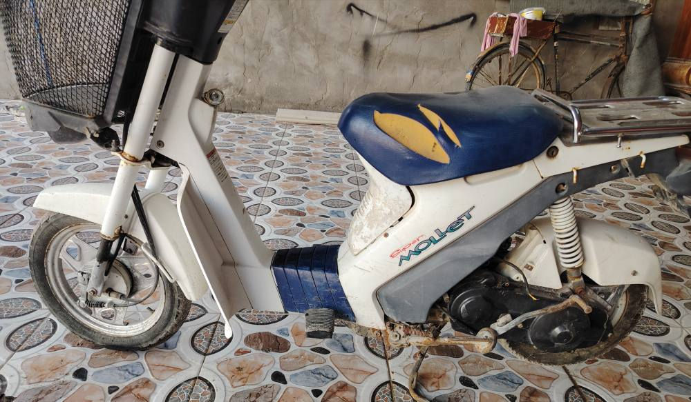 دراجه سوزوكي نضيفه نزلتلها بستن وسلندر قبل شهر للاستفسار الاتصال علئ الرقم *********** البصرة, العراق
