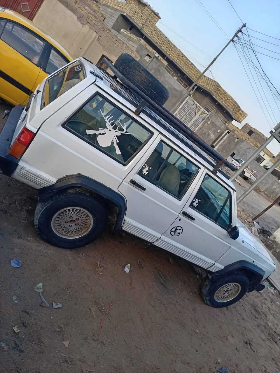 سلام عليكم جيب للبيع موديل 92 مكفول من العيب شرعي رقم قادسيه مشروع وطني سياره جاهزه مال بيت محور اكسل ومحرك وكير 250 كارتون سعر 43 وبيه مجال قليل العنوان ناصريه المركز ***********
