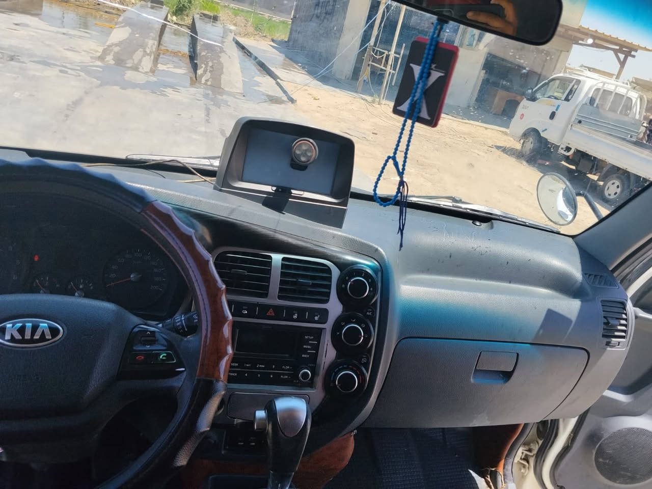 السلام عليكم 
كيا بنكو اوتو ٣٠٠٠ مسكر سوبر موديل ٢٠١٨
مكفوله كفاله عامه من الصبغ و التبديل و التحوير 
مكينه مجفته جديد لا صرف ولا تبخير 
مابيها اي مصرف صدر تايرات اكسل كير كله جديد و مكفول 
وياها المحجر و الچادر و الكماليات كامله مكمله 
رقم بغداد ب اسمنه تحويل ثاني يوم 
سعرها ١٤٥ ورقه و بيها مجال للطيبين 
***********
