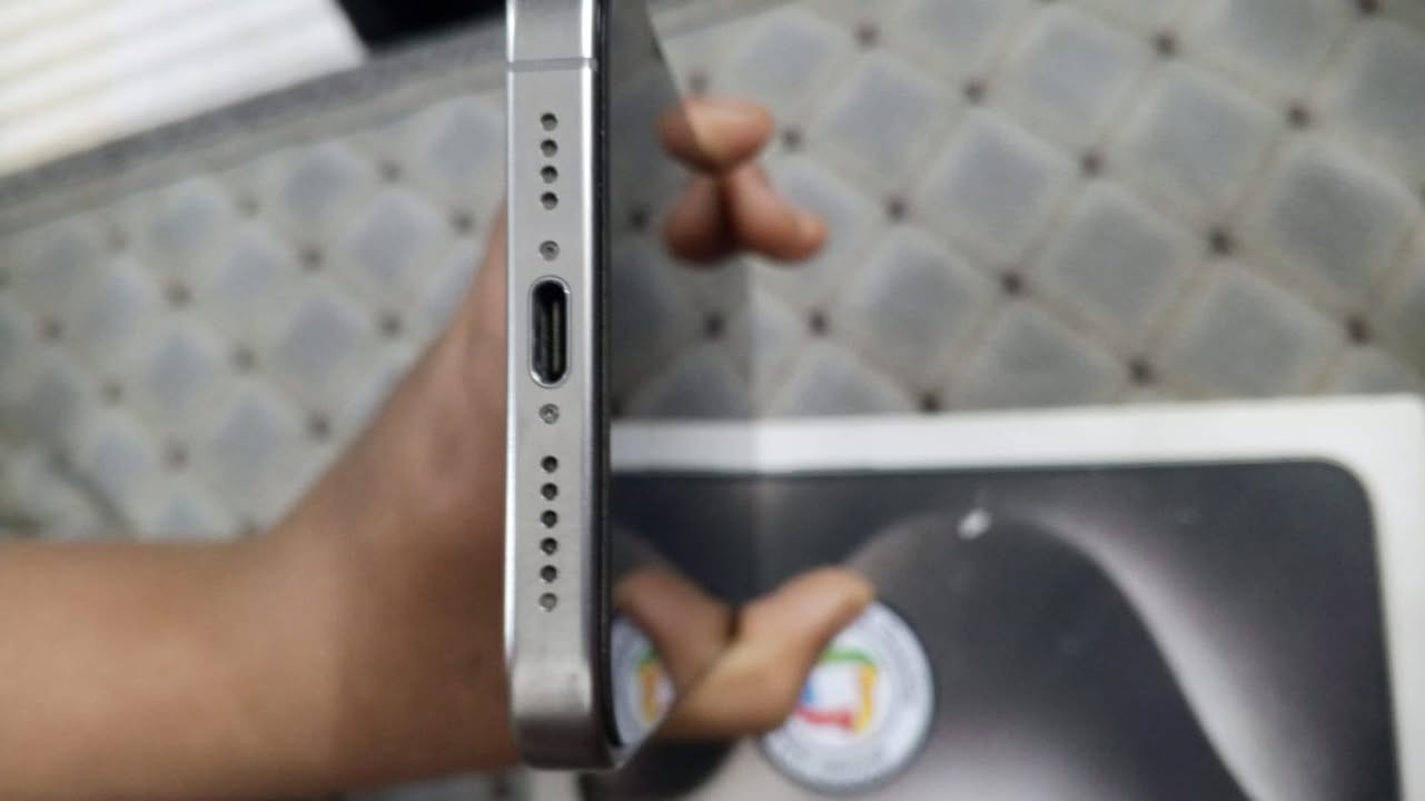 السلام عليكم ايفرون ١٥بروً ماكس البيع بي سواد بل شاشه يلمس بمكان سواد ما مئثر على شاشه ذاكره ٢٥٦ 
بطاريه ١٠٠ما مفتوح  سعر ٦٠٠وبي مجال مكاني 
مدينه الصدر ***********
