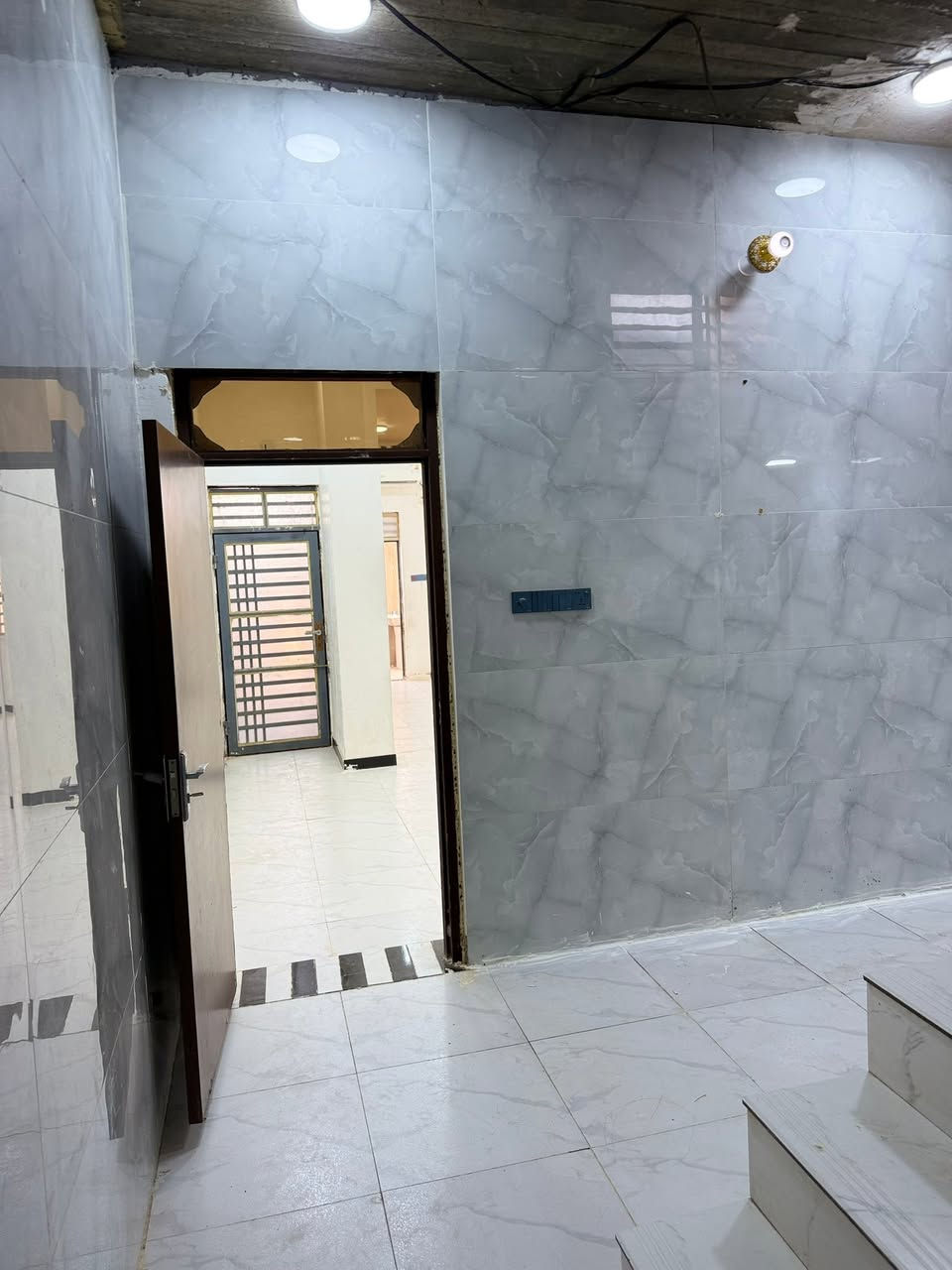 ياالله بيت ١٠٠م للرهن بدايه شارع قنبر قريب شارع كربلاء سعر الرهن ب١٥ مع المجال للاستفسار اكثر اتصل ***********
