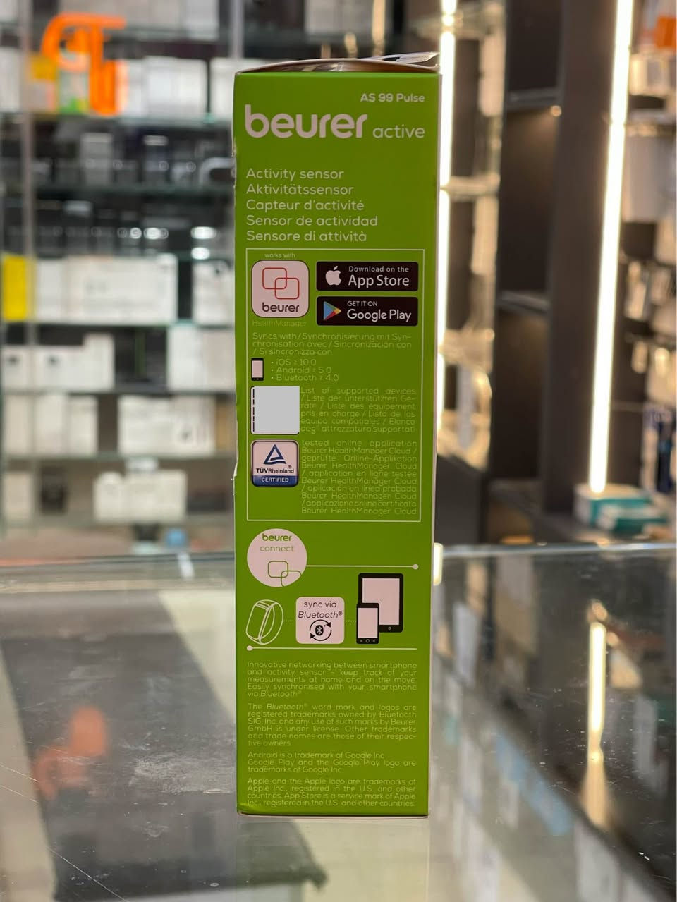 ئەم ئامێرەی لە وێنەکەدا دەردەکەوێت بریتییە لە Beurer AS 99 Pulse، کە هەستەوەرێکی چالاکییە (Activity Sensor) بۆ چاودێریکردنی جوڵەی ڕۆژانە و لێدانی دڵ دیزاین کراوە.

تایبەتمەندییە سەرەکییەکان:

 * پێوانەکردنی چالاکی: چاودێری هەموو هەنگاو و جوڵەیەکی ڕۆژانەت دەکات.

 * پێوانەکردنی لێدانی دڵ: هەستەوەرێکی تێدایە بۆ پیشاندانی لێدانی دڵ بە شێوەی ڕاستەوخۆ (وەک لە وێنەکەدا دیارە: 65 BPM LIVE).

 * پەیوەستکردن: لە ڕێگەی Bluetoothـەوە پەیوەست دەبێت بە مۆبایلەکەتەوە.

 * بەرنامەی تایبەت: کاردەکات لەگەڵ ئەپڵیکەیشنی beurer HealthManager بۆ ئەوەی بتوانیت زانیارییەکانت لەسەر مۆبایلەکەت ببینی و بەڕێوەیان ببەیت.

 * دروستکراوی: لەسەر کارتۆنەکە ئاماژە بەوە کراوە کە "ئەندازیاریی ئەڵمانییە" (German Engineering).
شێواز و دیزاین:

 * شاشەیەکی دیجیتاڵی باریکی هەیە کە لەناو قایشێکی ڕەشی دەستدا جێگیر کراوە.

 * زانیارییە گرنگەکانی وەک لێدانی دڵ و ئاستی چالاکی لەسەر شاشەکە نیشان دەدات. أربيل, العراق


**إذا كنت صاحب هذا الإعلان وتريد حذفه لأي سبب، رجاءا أرسل رسالة إلى الدعم الفني**