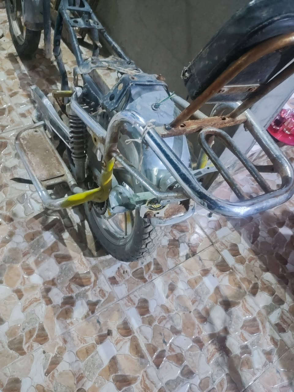 السلام عليكم
محرك جني ابو الكلة للبيع  وصالنصة
ويالةوتايرات جني بلكين للبيع وسيباية  بلادي ***********
