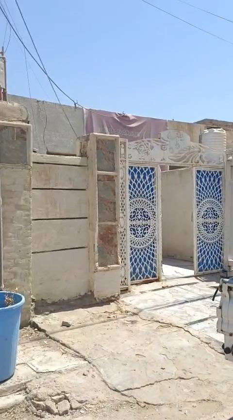 بيت للبيع مساحة ٢٠٠ متر مقسوم اثنين مؤجر ٣٥٠ مقابل ساحة حديقة بداية حي الحسين الجديد قرب السايدين منطقة هادئة جاهز للسكن وسعر مناسب ١١٠ وبيه مجال قليل للشراي
للاستفسار اتصل بالرقم ***********

