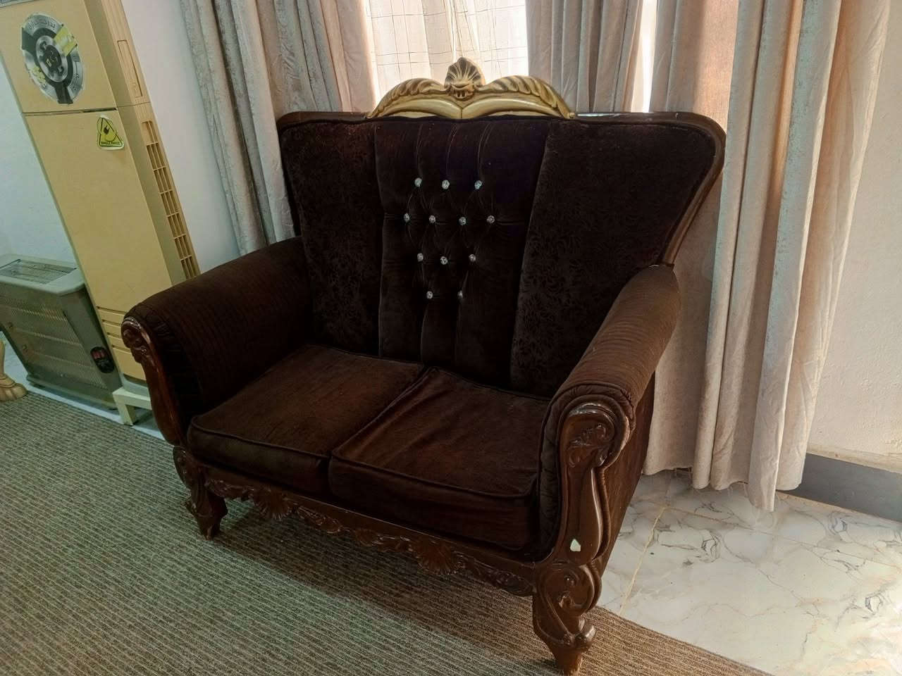 طخم تزكام ثگيل نضيف لون جوزي 🤎
خمس مقاعد ثنين كبار ووحده وسط وثنين كراسي
السعر 300 وبي مجال للشراي 
للاستفسار الاتصال على الرقم التالي 
*********** 
بي واتساب
