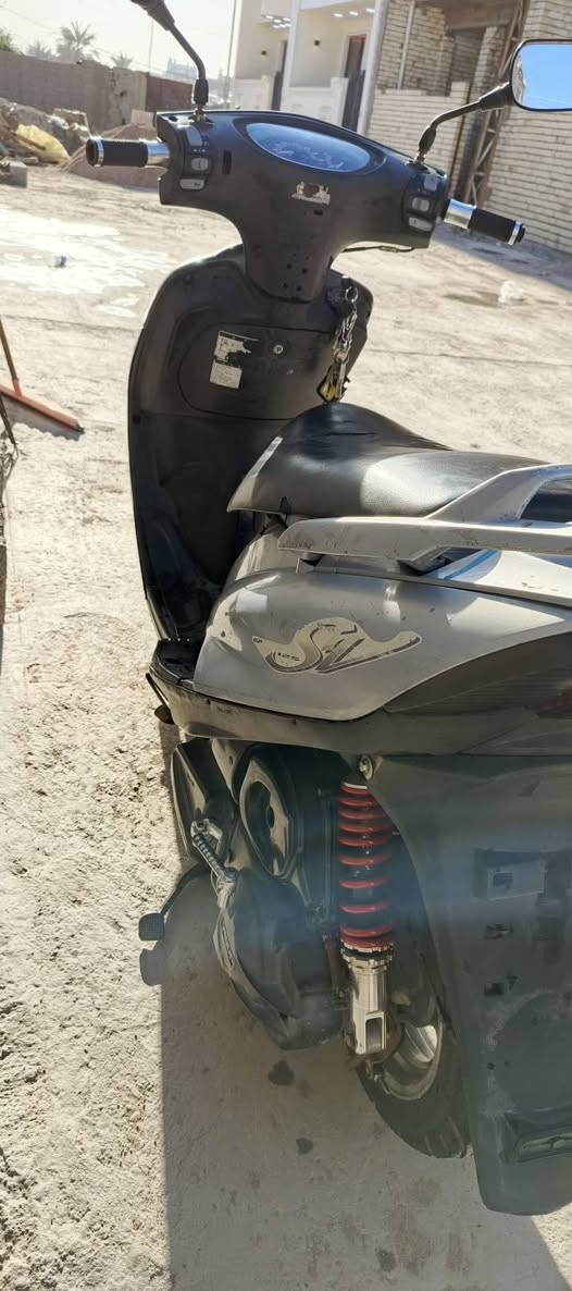 السلام عليكم دراجة ماكس 140الدراجة كفراتهة ختم واحد بس كفرالبجم جبتة من الكفاح تفصيخ الدراجة نكرة سلف +هندرالسعر400+مكاني الدورة +رقمي***********
