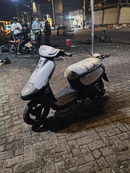 دراجه 5 زروف مكينه ما مفتوحه امس مجفته 
كفرات بلاد السعر 175 وبي مجال عنوان البصره معقل
***********
***********
