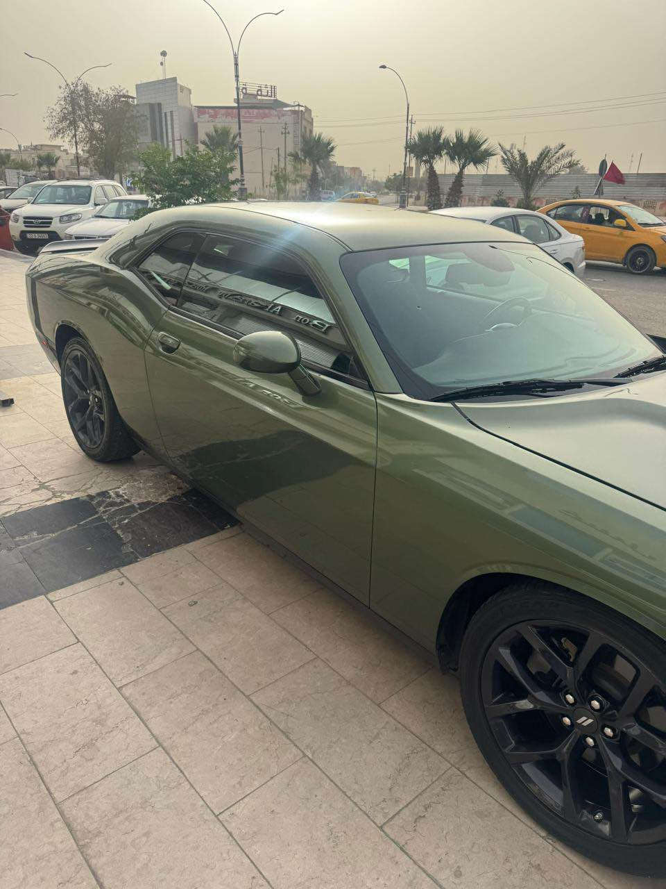 سلام و عليكم 
دوج جالنجر 2022 gt
بي ٣ قطع بدون شواصي
ماشي ١١٨ الف كيلو
*********** كركوك, العراق
