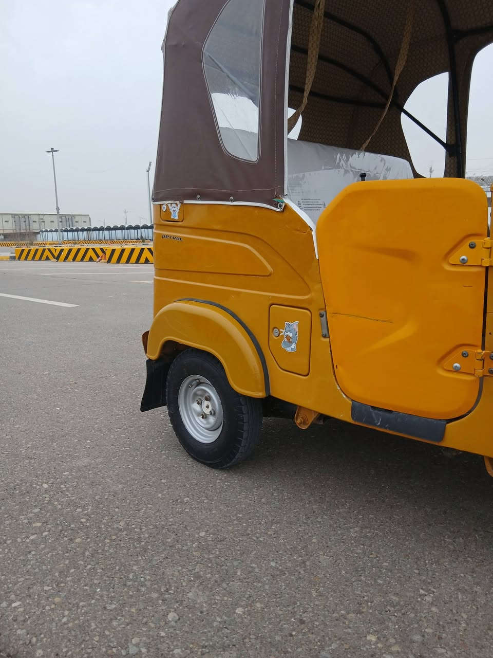 يالله تكتك 21..لونين سنويه
للبيع كشره الموس معمره 
الامحرك.مجفت السعر 6600 وبيه مجال قليل
العنوان العماره حي الشرطه
الاتصال خاص ما جاوب 
***********...***********
