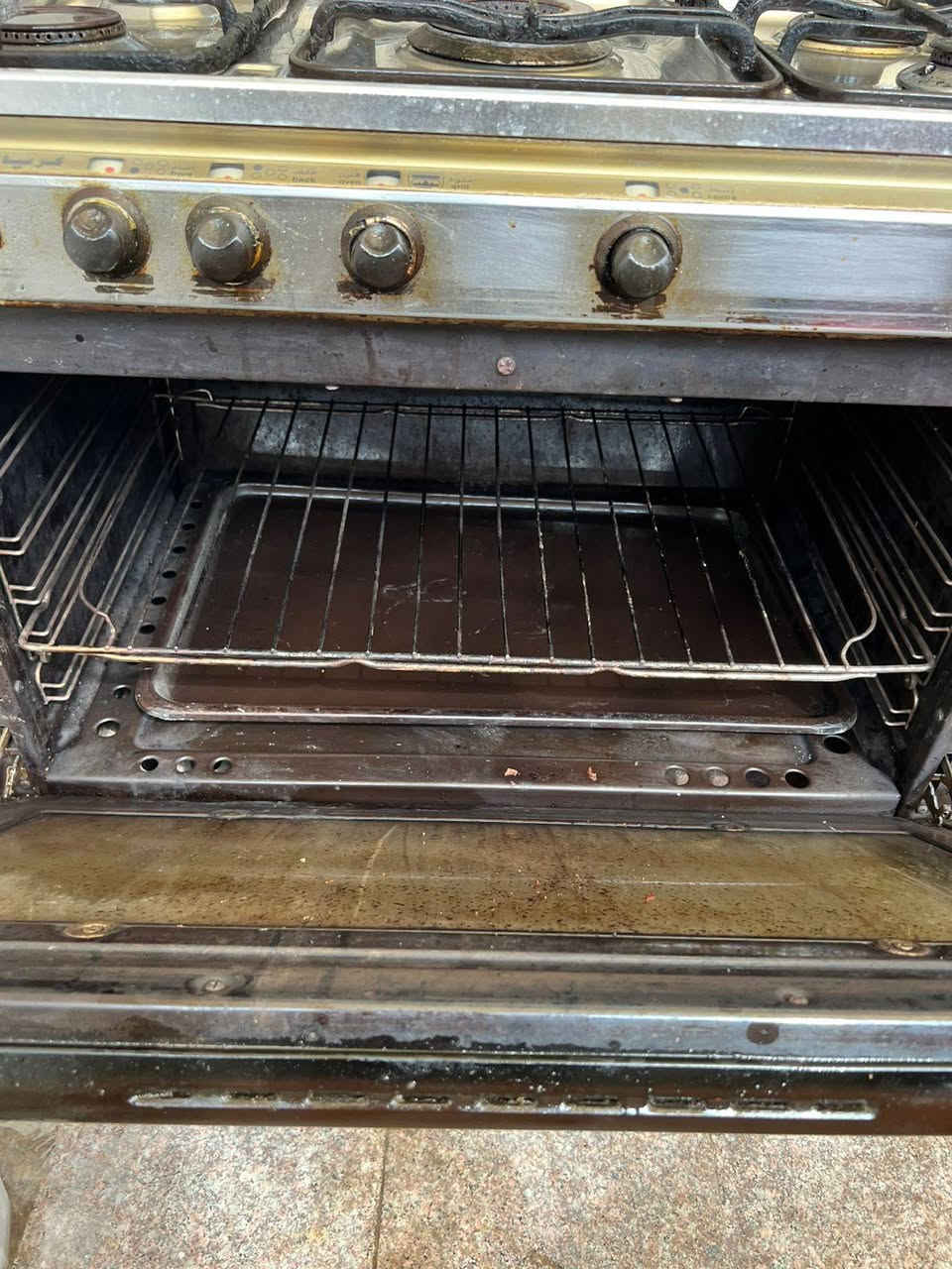 متوفر طباخ نظيف ومابي اي ضرر وكلشي شغال
مكان بغداد الصليخ 
***********
