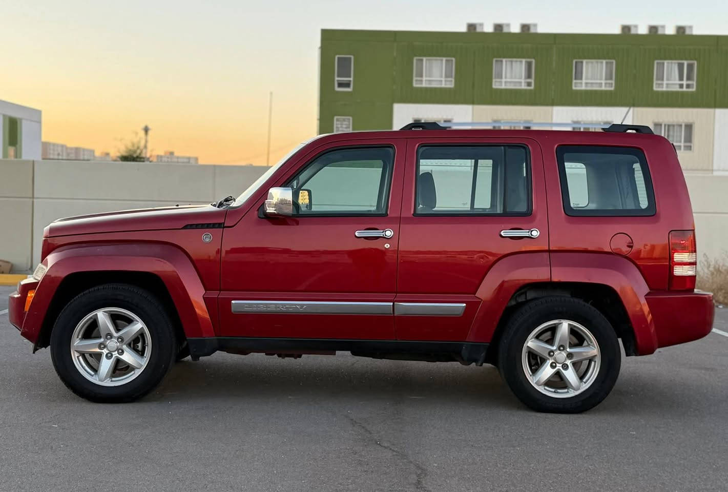 جيب ليبرتي 2008.
كير محرك مكفولات. 3700. ماشيه 160 الف ليمتد بدون حادث.

النواقص دسكات. يراد تبديل.

باسمي السياره السعر 102 وبيها مجال. بسيط ***********
