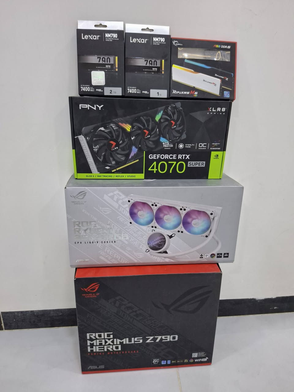 تجميعه للألعاب الثقيلة 4k والتصاميم والمونتاج المواصفات جباره اخر العالم
CPU: Intel i9 14900k 

RAM: gskill ddr5 2X48 (96GB)6400hz

M.B: ROG MaXiMuS Z790 HERO

GPU:RTX 4070 SUPER 12G

HARD:M.2 Nvme LEXAR 790  2T 7400hz

HARD:M.2 Nvme LEXAR 790  1T 7400hz

COOLER: ROG RYUO III 360 RGB

CASE: ROG hyperion gr701

POWER:seasonic focus gx 1000 gold

SCR:Xiaomi 27inch 2K 165HZ

SCR:ACER 27inch HDR 60HZ

UPS:1K ONLY

Keyboard:Fantech MAXFIT81 Vibe Edition

Mouse: Roccat Kone AIMO

WIN 11 PRO

كراتين القطع كله موجوده مع وصل الشراء والضمان...مكاني بغداد سعر 4.500.000 (***********) القطع كله براندات قويه ولحد يكسر بسعر لان ماراح ارد عليه وبالعافية على الياخذه.
